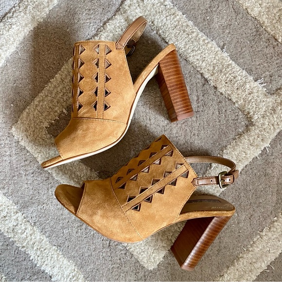 Tahari Marvel High Heel Slingback Camel Suede cutout Design Sandals US 5.5 - Picture 5 of 10